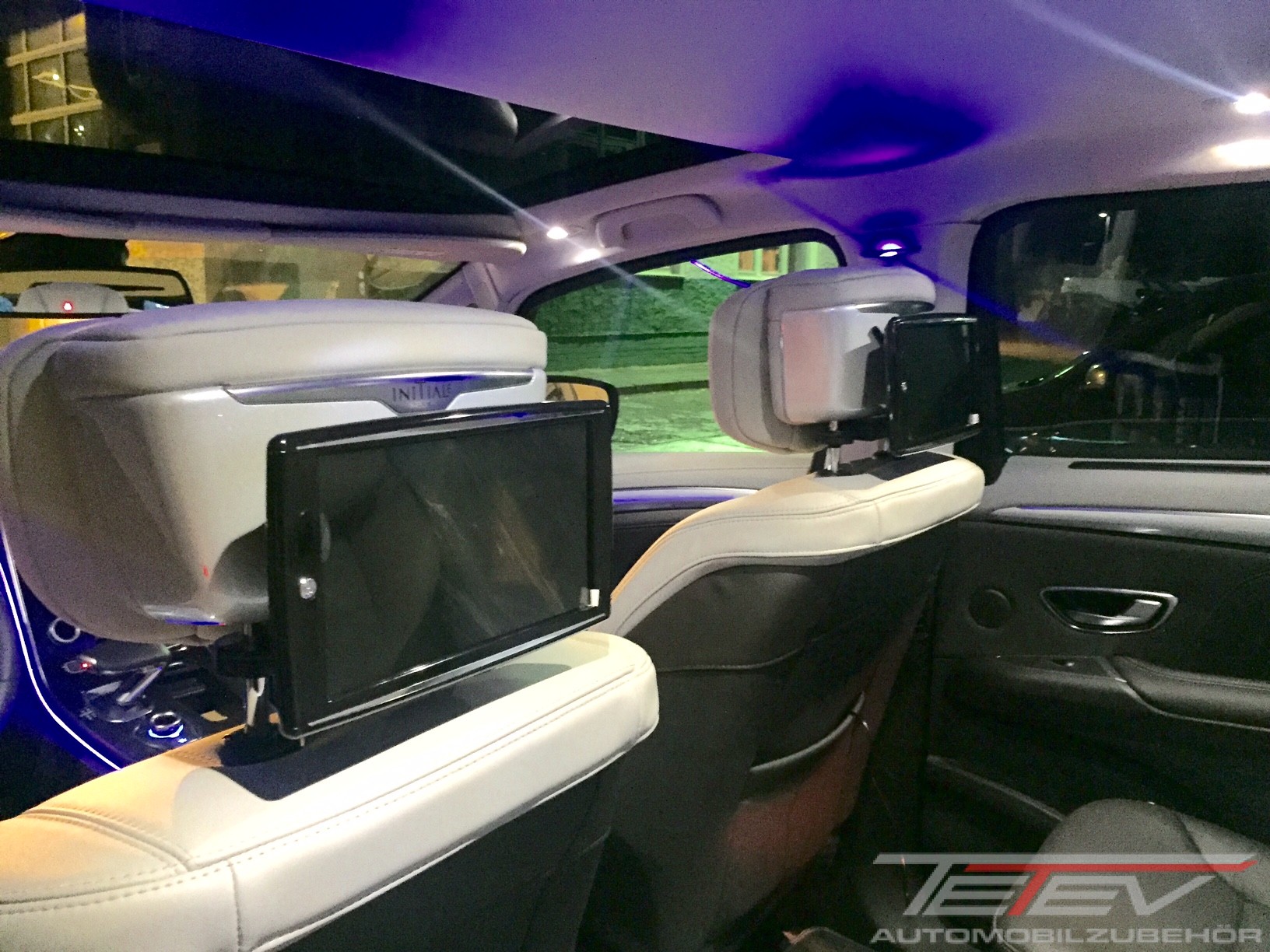 AMPIRE Rear-Seat-Entertainment im Renault Espace